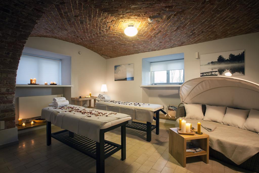 Palac Cieleśnica エクステリア 写真